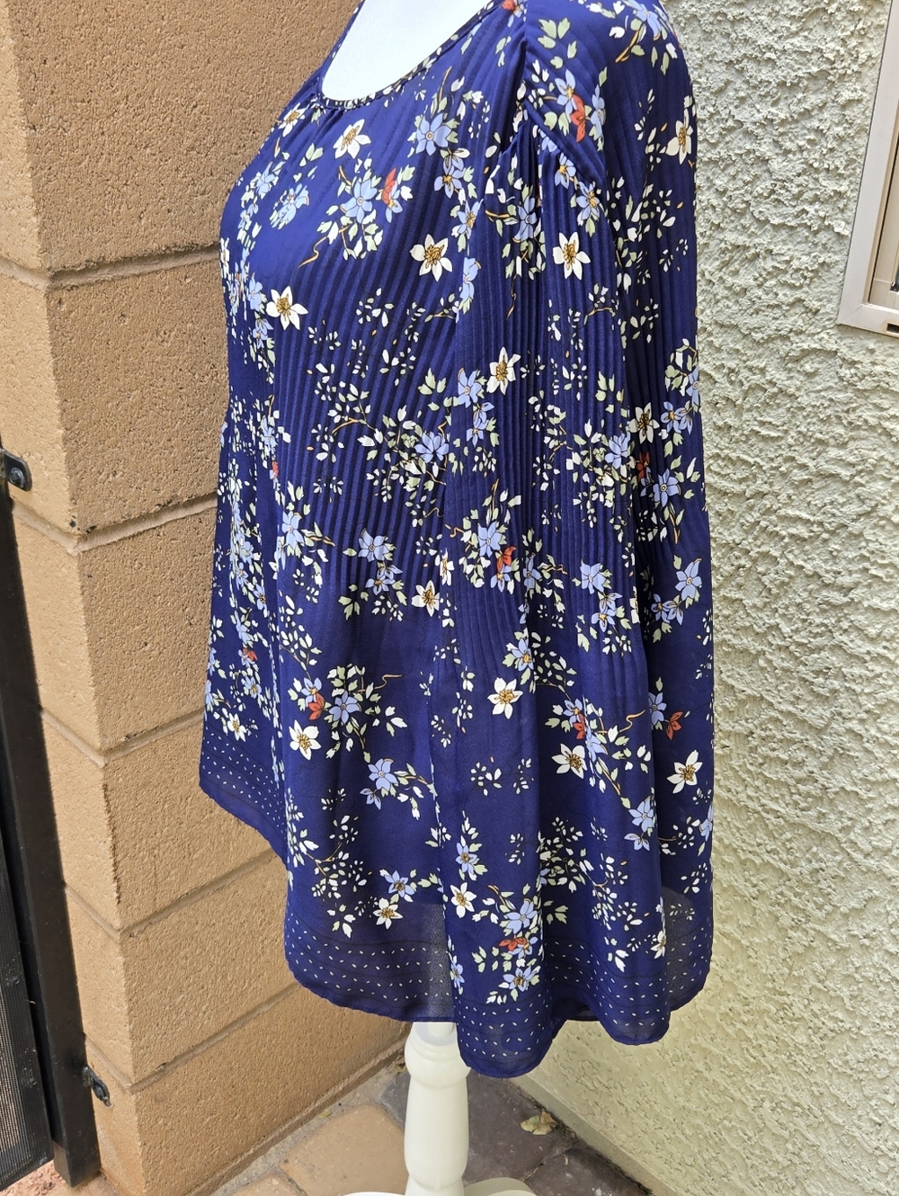 Max Studio Navy Floral Scoop Neck Blouse with Long Sleeves - Picture 4 of 8